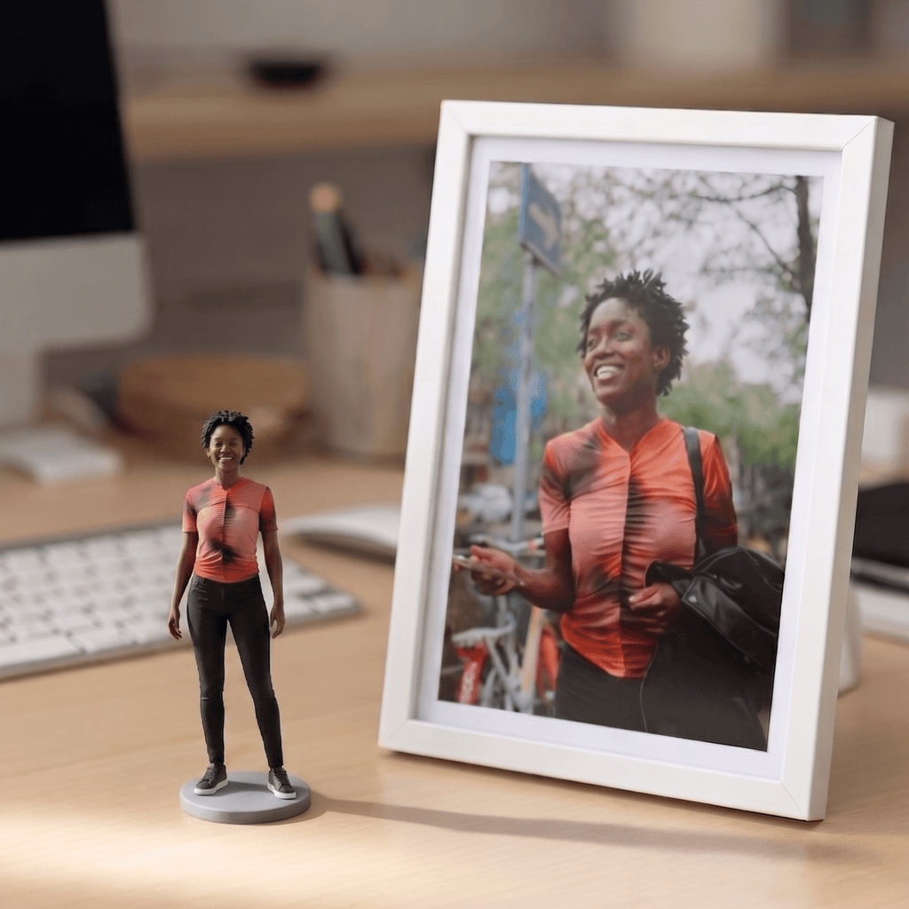 Uniek realistisch 3D minifiguur van een stralende vrouw – persoonlijk en bijzonder 3D print cadeau gemaakt van een foto